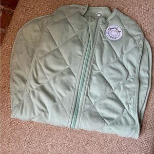 NWOT Sage Green Weighted Dreamland Baby Sleep Swaddle 0-6 Months